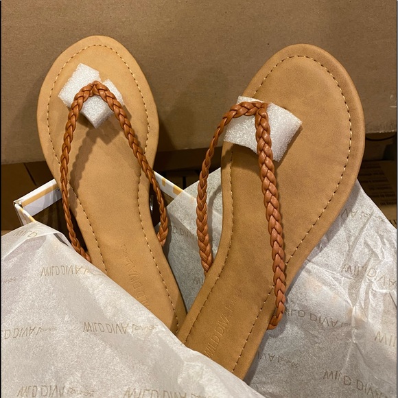 NWT Wild Diva Lounge-Braided Straps Flip Flops-Cognac - Picture 4 of 11